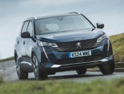 Misteri Peugeot 5008: Sang RAJA di Jalan Raya!