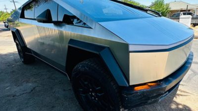 Tesla Cybertruck Menghancurkan Toyota Camry dalam Kecelakaan, Namun Hanya Dapat Goresan Saja. Apa yang Terjadi Selanjutnya?