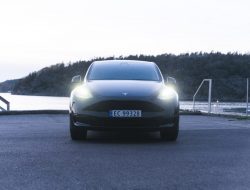 Eksklusif! Tesla Meluncurkan Varian Model Y RWD Baru yang Dapat Menempuh Jarak hingga 320 Mil dengan Satu Isi Baterai: Elon Musk Berjanji Jadikan Varian yang Dihentikan Lebih Jauh dengan Tambahan $1500 – $2000! – Tesla (NASDAQ: TSLA)