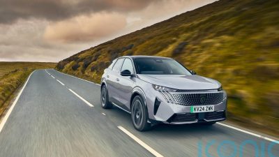 Uji Coba UK: Apakah Peugeot e-3008 memiliki performa seindah tampilannya?