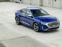 Ulasan Audi SQ8 e-tron Sportback 2024: Kendaraan Masa Depan?