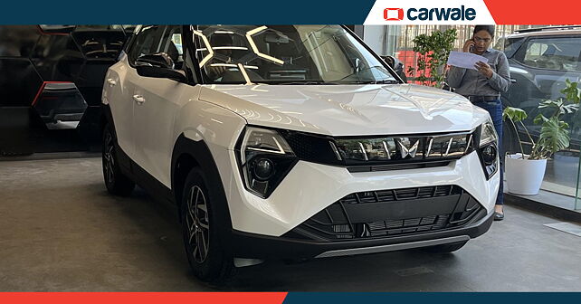 mahindra xuv 3xo right front three quarter1 2.jpeg