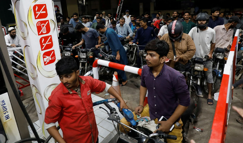 petrol price in pakistan may 1 2024.jpg