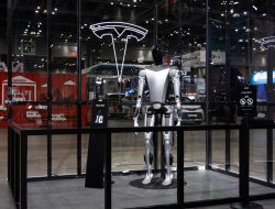 Elon Musk menyatakan bahwa robot Optimus bisa membuat Tesla menjadi perusahaan senilai $25 triliun, benarkah?