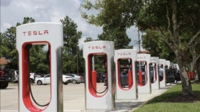 Data menunjukkan bahwa jumlah stasiun pengisian mobil listrik publik di area Greater Houston telah meningkat lebih dari 30% sejak April 2024 – Temukan apa yang membuatnya begitu menarik!