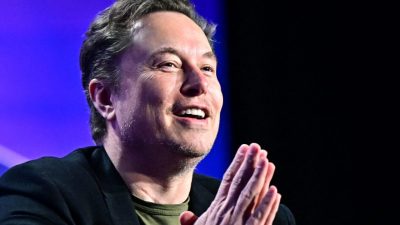 Hebat! Pemegang saham Tesla setujui paket gaji Elon Musk senilai $45 miliar