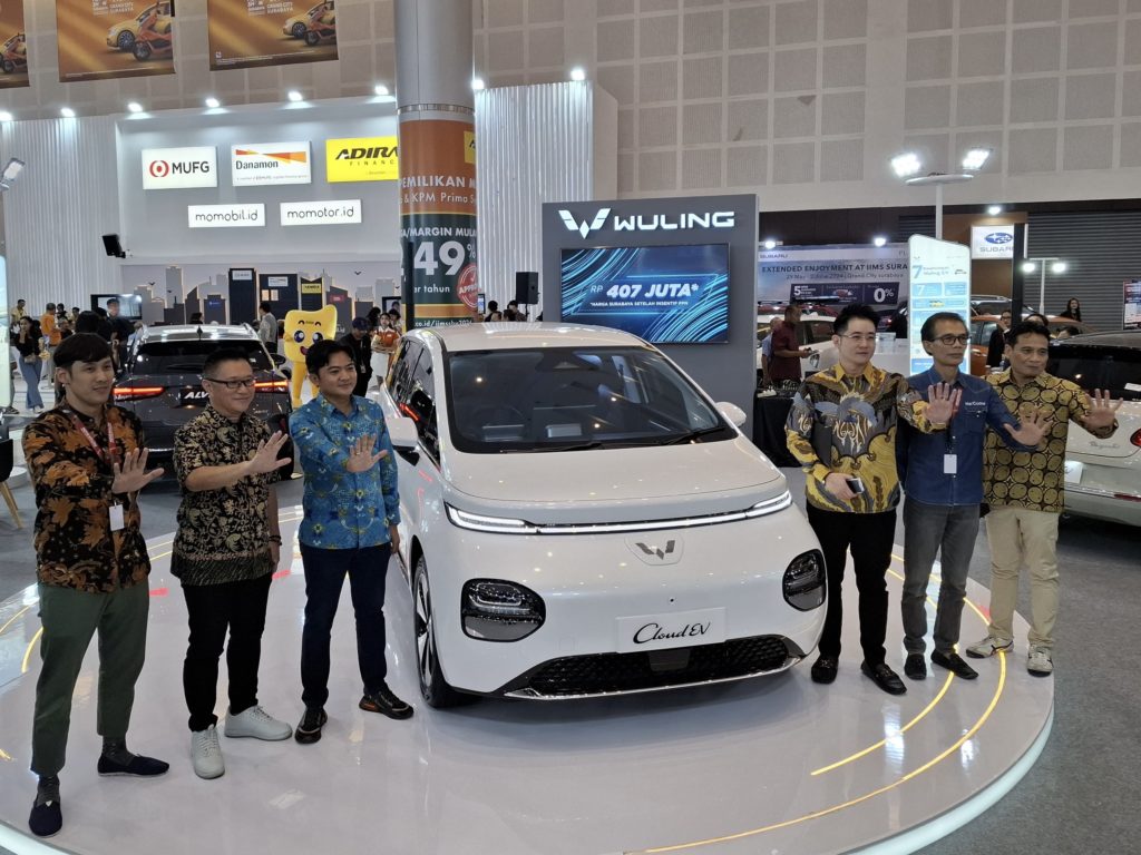 Wuling Cloud EV Officially Available in the City of Heroes During IIMS Surabaya 2024