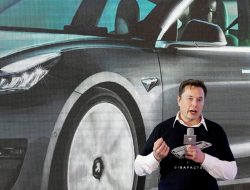 Delapan Mobil yang Dimiliki Elon Musk Selain Tesla: Ada yang Berharga Jutaan, Salah Satunya Berhasil ke Luar Angkasa!