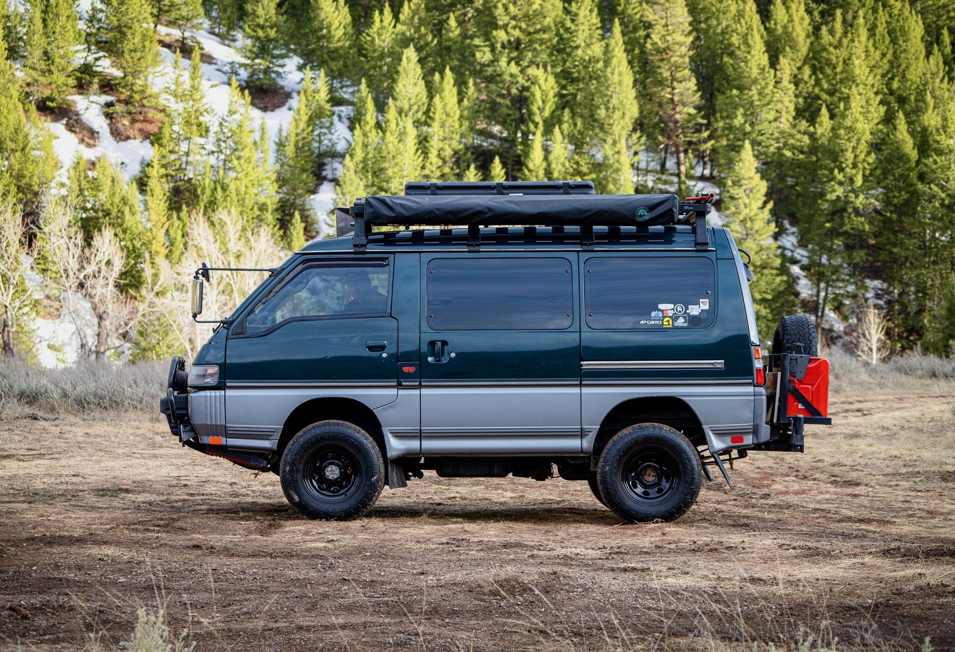 This Heavily Modified 1992 Mitsubishi Delica 4x4 Is a Tiny but Mighty Overlanding Beast