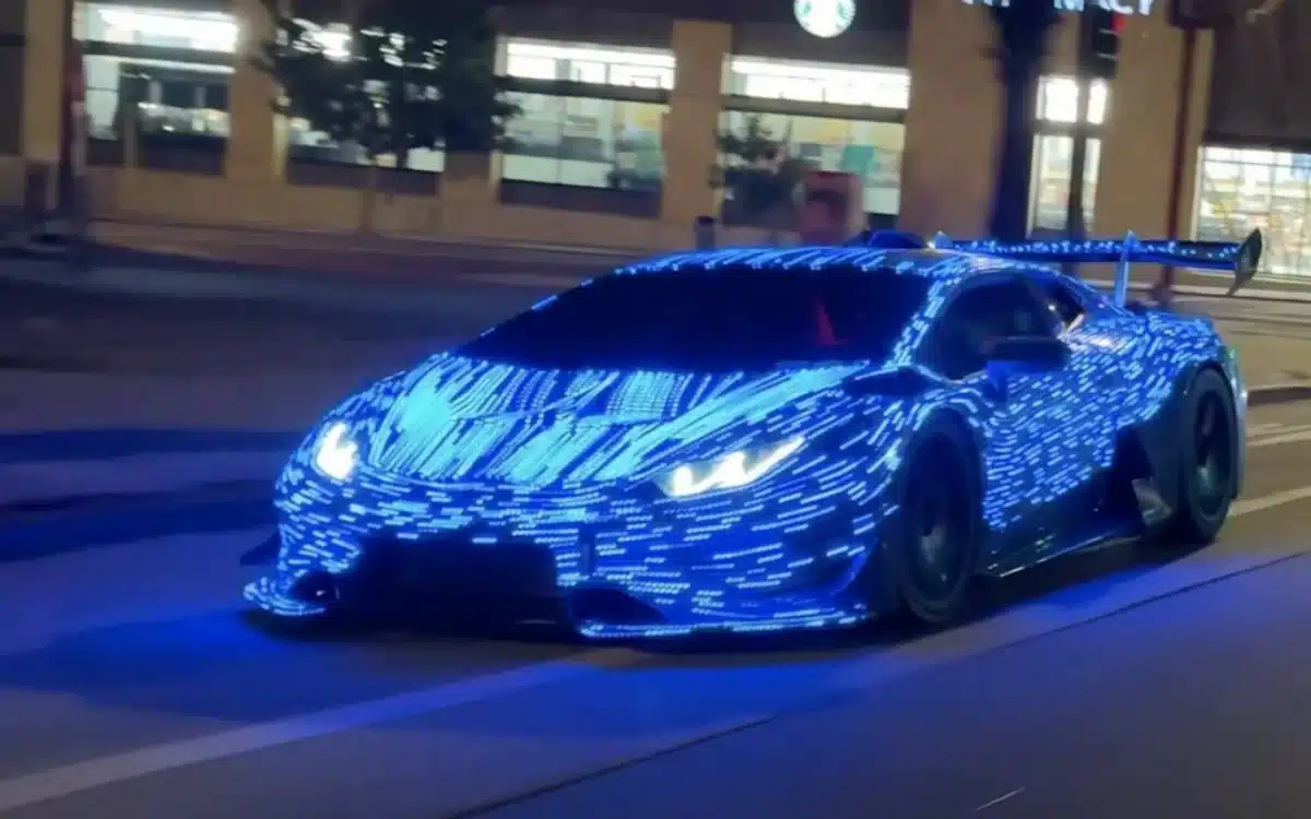 YouTuber covers Lamborghini Huracan in 30,000 LEDs - Supercar Blondie