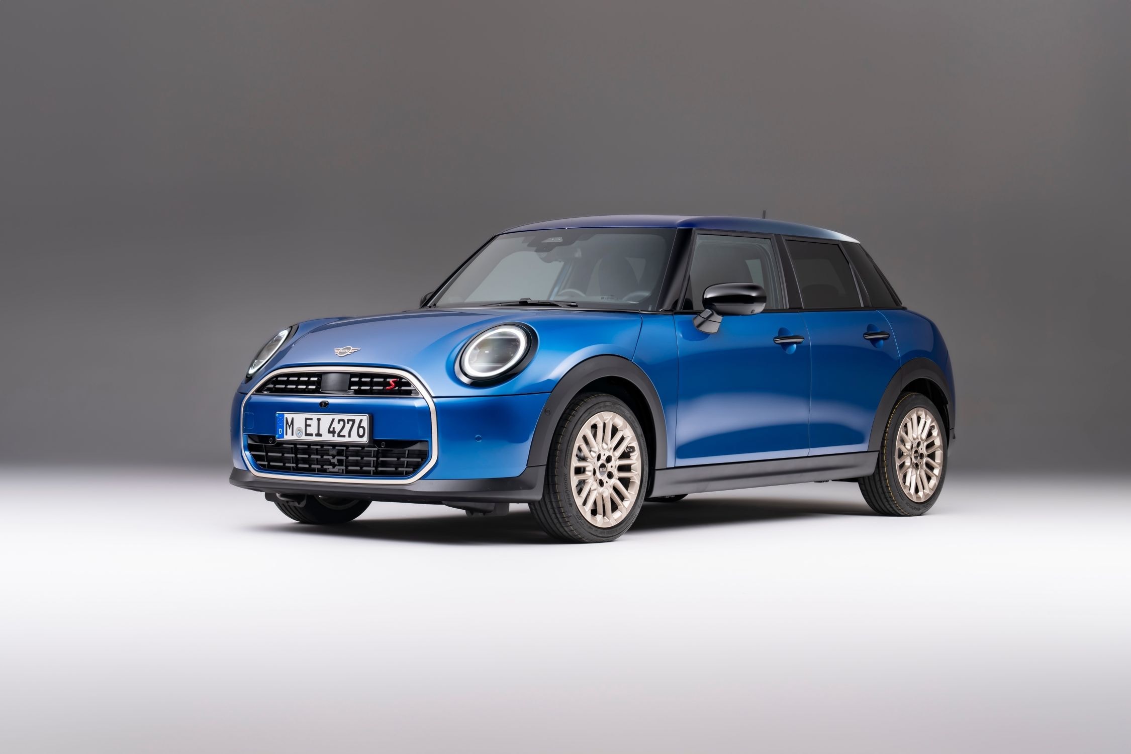 all new mini cooper 5 door joins the family with more practical less fun body style 235282 1.jpg