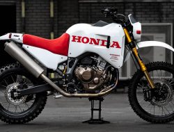 Transformasi Honda Africa Twin menjadi gaya rally klasik ala Auto Fabrica yang modern