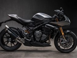 Membaca dengan Cepat: Kolaborasi Seru antara Breitling x Triumph Speed Triple 1200 RR dan Lebih Banyak Lagi