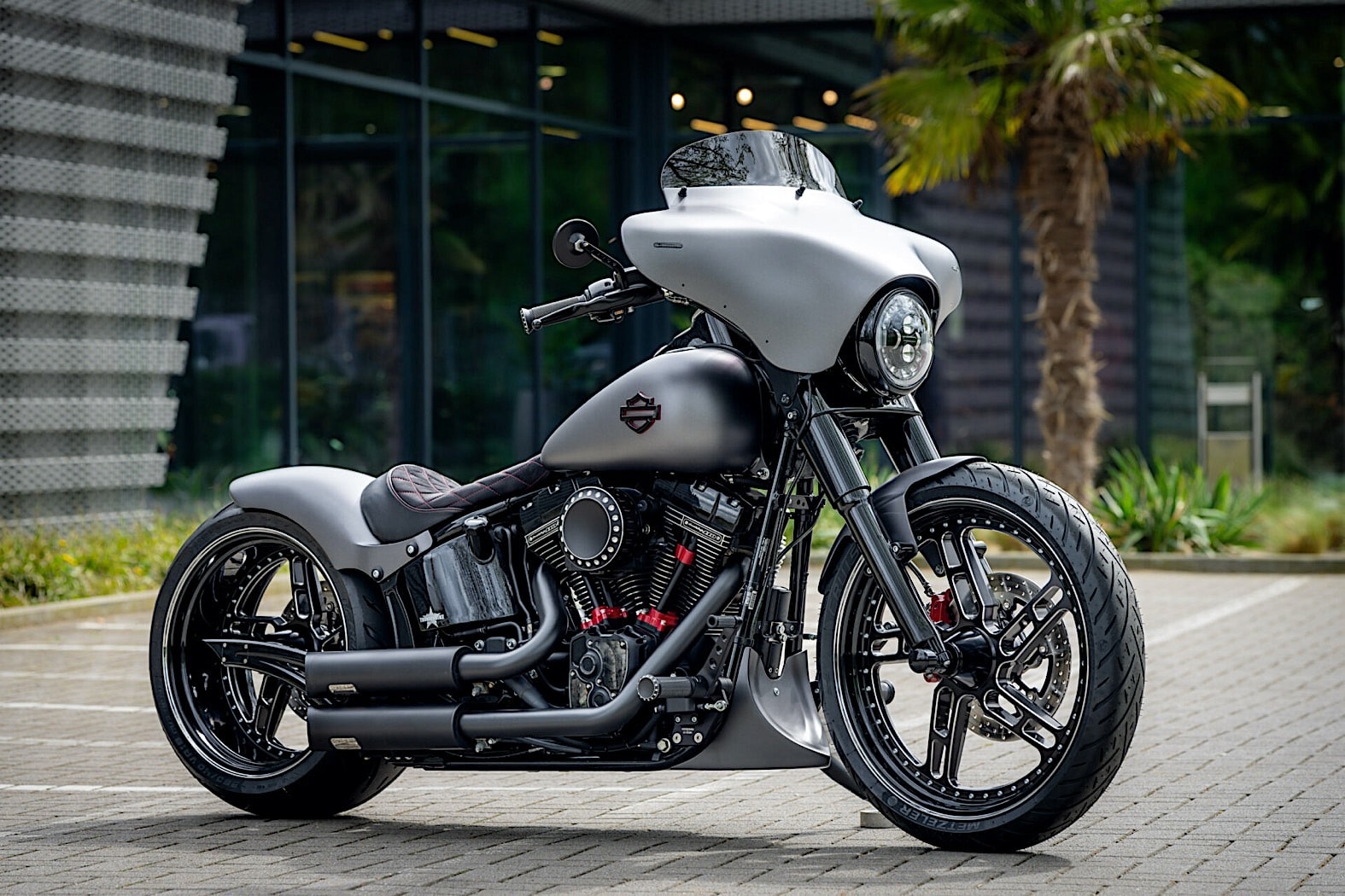 harley davidson speed glider blends stock cruiser looks with custom bagger vibes 235112 1.jpg