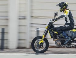 Perbandingan Menarik Antara Husqvarna 701 Supermoto dan FS 450: Apa Perbedaan Mendasar di Antara Kedua Motor Ini? – SlashGear