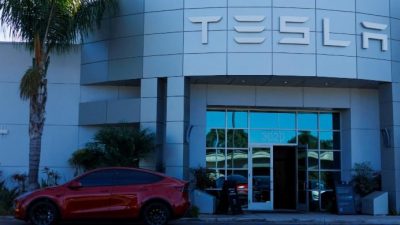 Mengejutkan! Tesla Milik Elon Musk Mengundurkan Lebih dari 125.000 Kendaraan Karena Risiko Cedera Meningkat