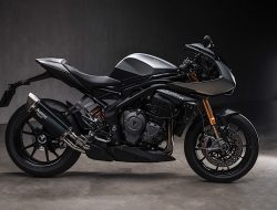 Pembaharuan Terbatas: Triumph Speed Triple 1200 dengan Desain Breitling dan Jam Tangan Serasi