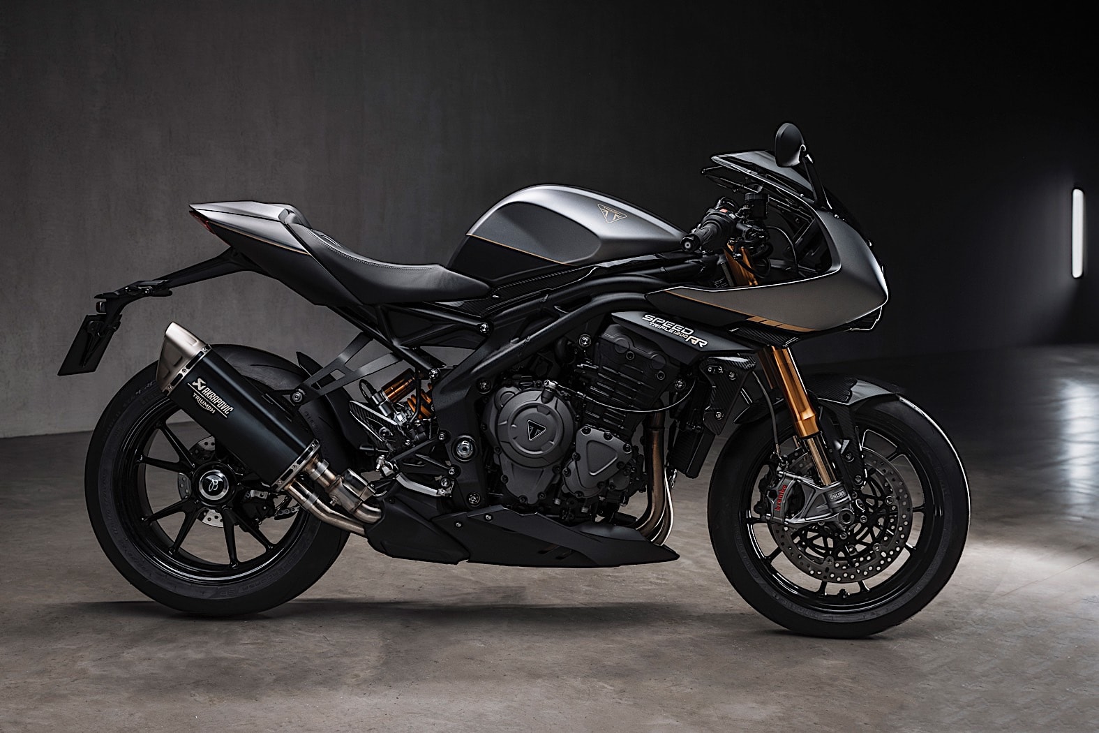 limited edition triumph speed triple 1200 comes with breitling styling and matching watch 234947 1.jpg