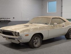 Putra Membeli Dodge Challenger 1974 yang Telah Terparkir selama 30 Tahun, Sekarang Ayah Mungkin Ingin Kembali Menguasainya