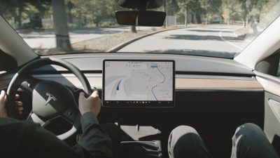 Penasaran? Tesla FSD V12.4.2 Sedang Melakukan Uji Internal: Elon Musk