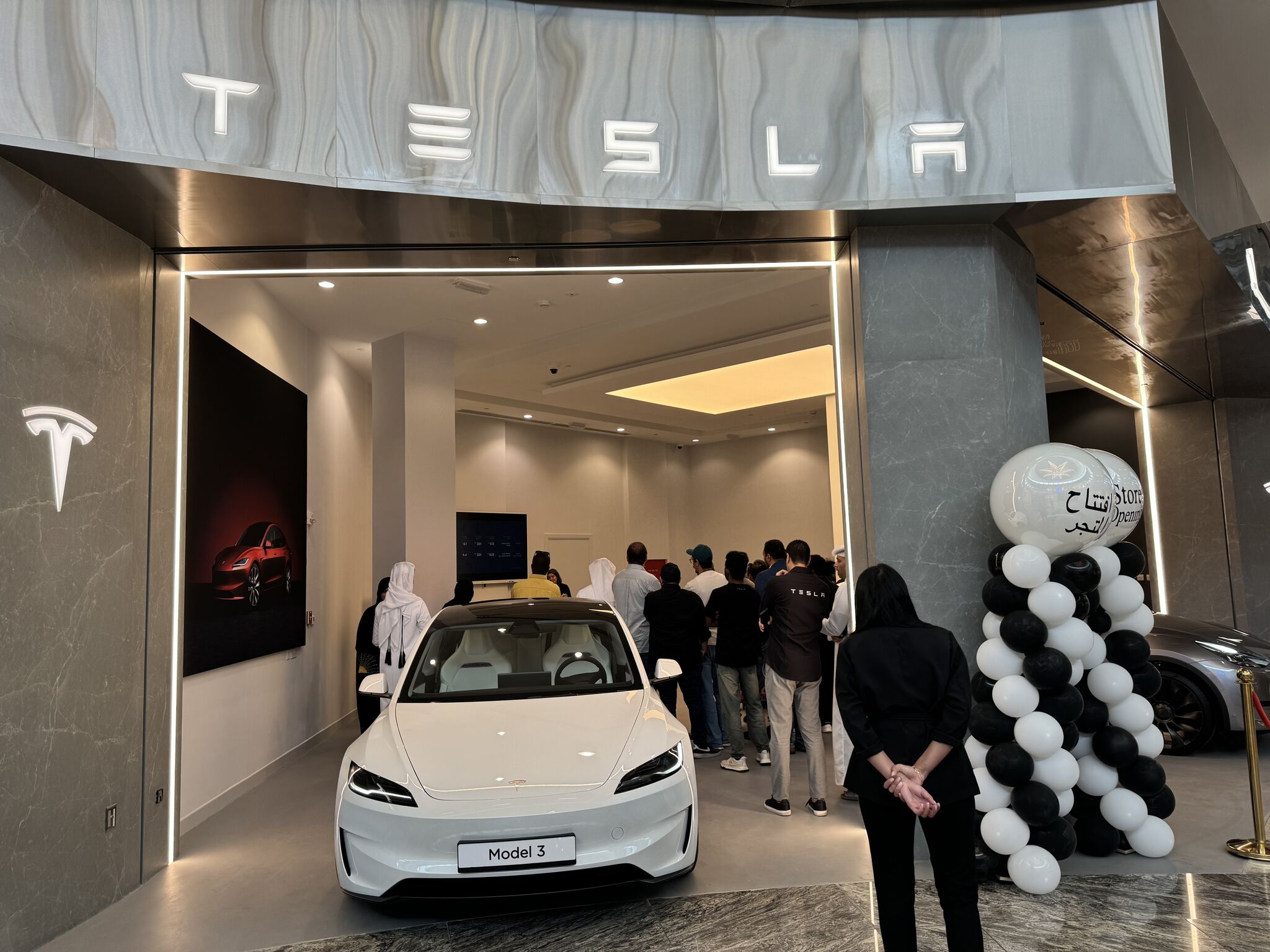 tesla store qatar 1.jpg