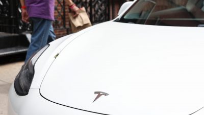 Peringatan dari Wells Fargo: Dibalik Kenaikan Tesla Terdorong oleh ‘Cinta Beli-Beli Sementara’