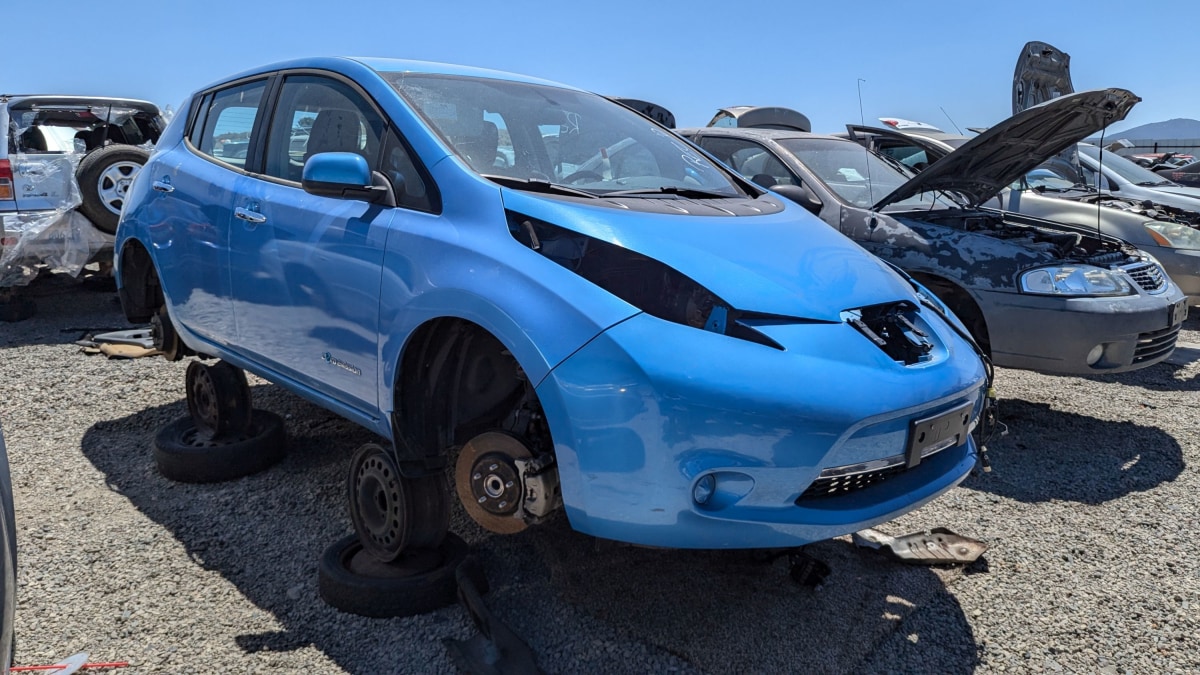 18 2014 nissan leaf in nevada junkyard photo by murilee martin.jpg