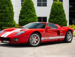 2006 Ford GT Berkilometer Rendah dalam Kondisi Istimewa, Segera Tersedia!