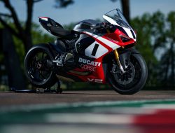 “Ducati Mengeluarkan Edisi Terbaru Panigale V2 Superquadro! Apa yang Berbeda dari Versi Final Ini?” – Majalah Roadracing World