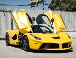 Mencari Keajaiban: Ferrari LaFerrari Super Car Terbaik Dijual