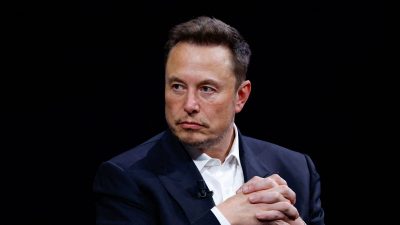 Wanita Tiongkok Temukan Masalah di Layar Sentuh Mobil Tesla, Respon Mengejutkan dari Elon Musk!