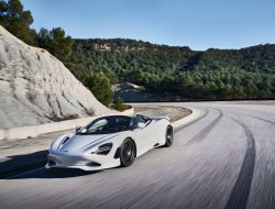 Uji Coba Pertama: Sensasi Berkendara dengan McLaren 750S Spider