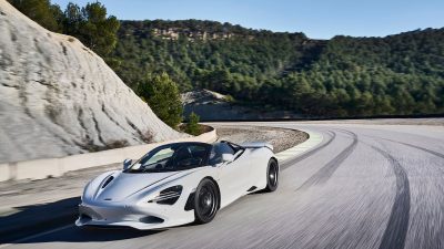 Uji Coba Pertama: Sensasi Berkendara dengan McLaren 750S Spider