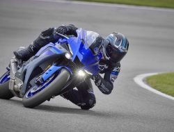 Apakah Yamaha Benar-Benar Menghentikan Produksi YZF-R1? Simak Informasi Penting Ini!