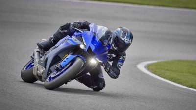 Apakah Yamaha Benar-Benar Menghentikan Produksi YZF-R1? Simak Informasi Penting Ini!