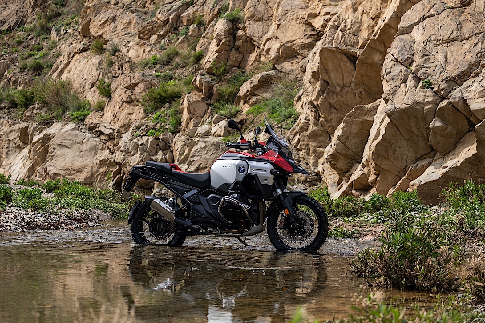 most powerful bmw r 1300 gs ever gets adventure version and it s glorious 236579 1.jpg