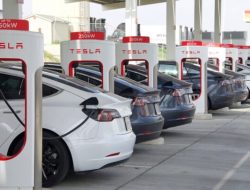 Antisipasi Penurunan Kuartalan Berturut-turut Pertama Tesla (NASDAQ:TSLA) di Tengah Persaingan yang Semakin Ketat