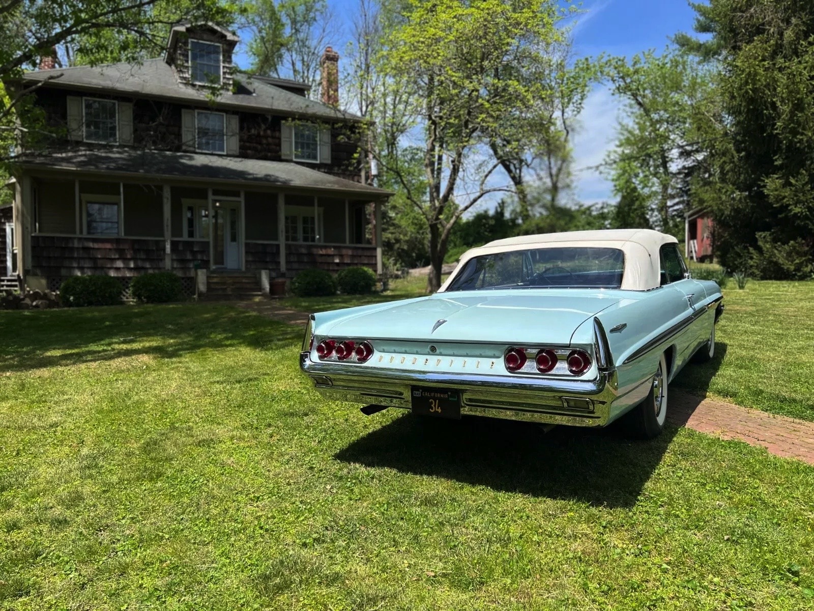 this 1961 pontiac bonneville looks so good it can be your wallpaper fabulous plates 236959 1.jpg