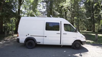 Wow! Van Camper Sprinter yang Terjangkau Ini Cocok Dijadikan Rumah Kecil Mobil untuk Seorang Ibu dan Balita!