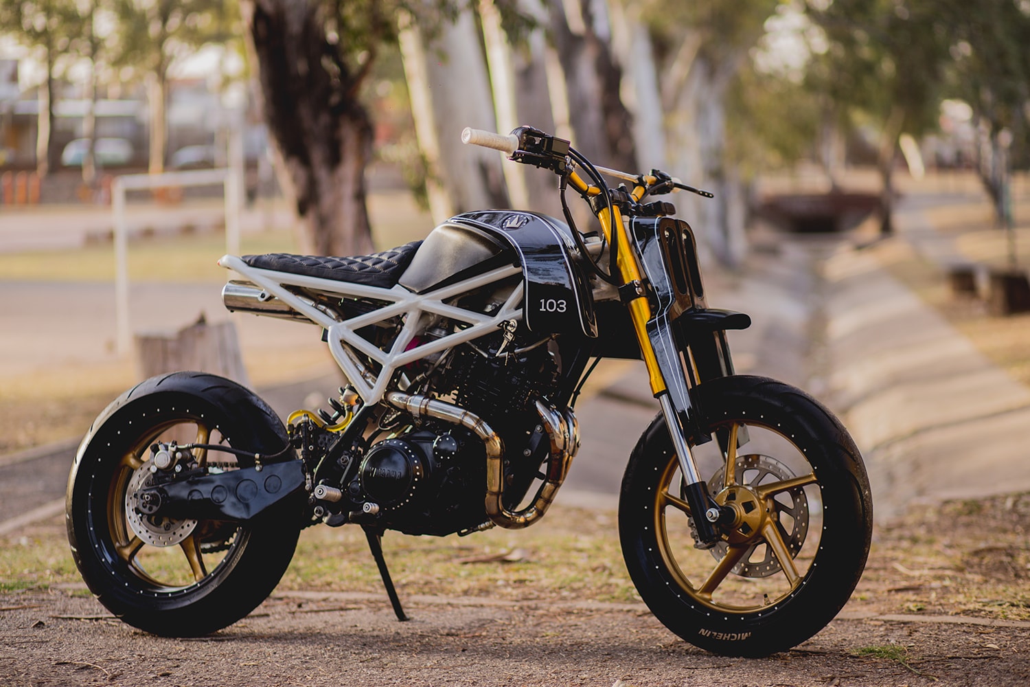 yamaha xt600 malambo boasts handmade trellis frame and supermoto anatomy 237328 1.jpg